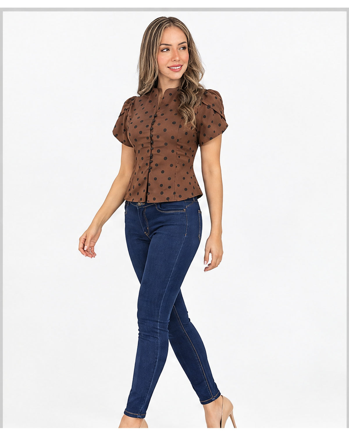 Blusa de lunares con botones