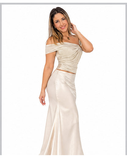 Blusa off-shoulder de brillo con broche