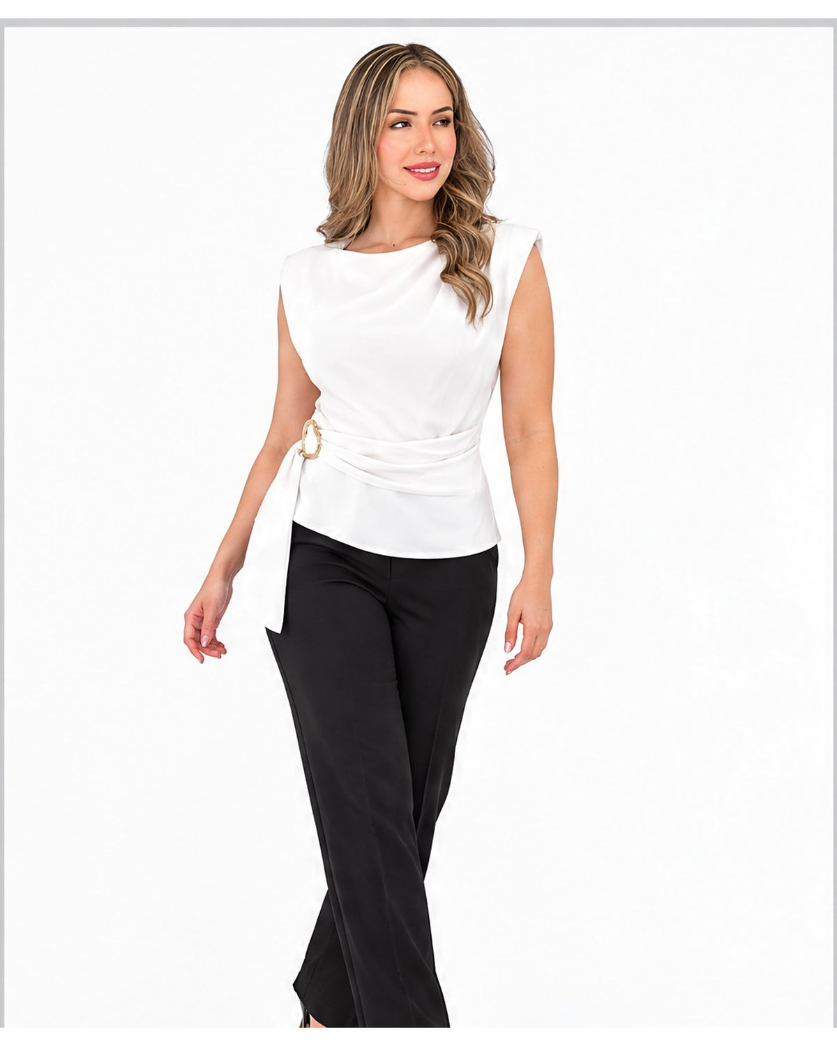 Blusa con hebilla lateral
