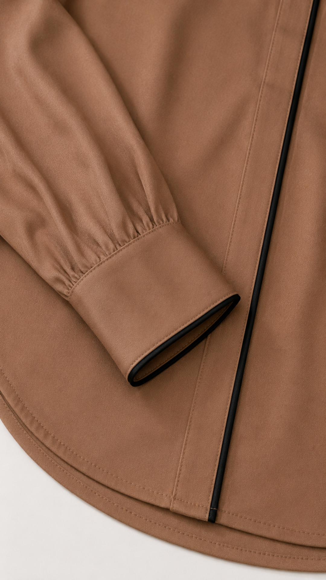 B41933 Manga larga con broche Camel 4