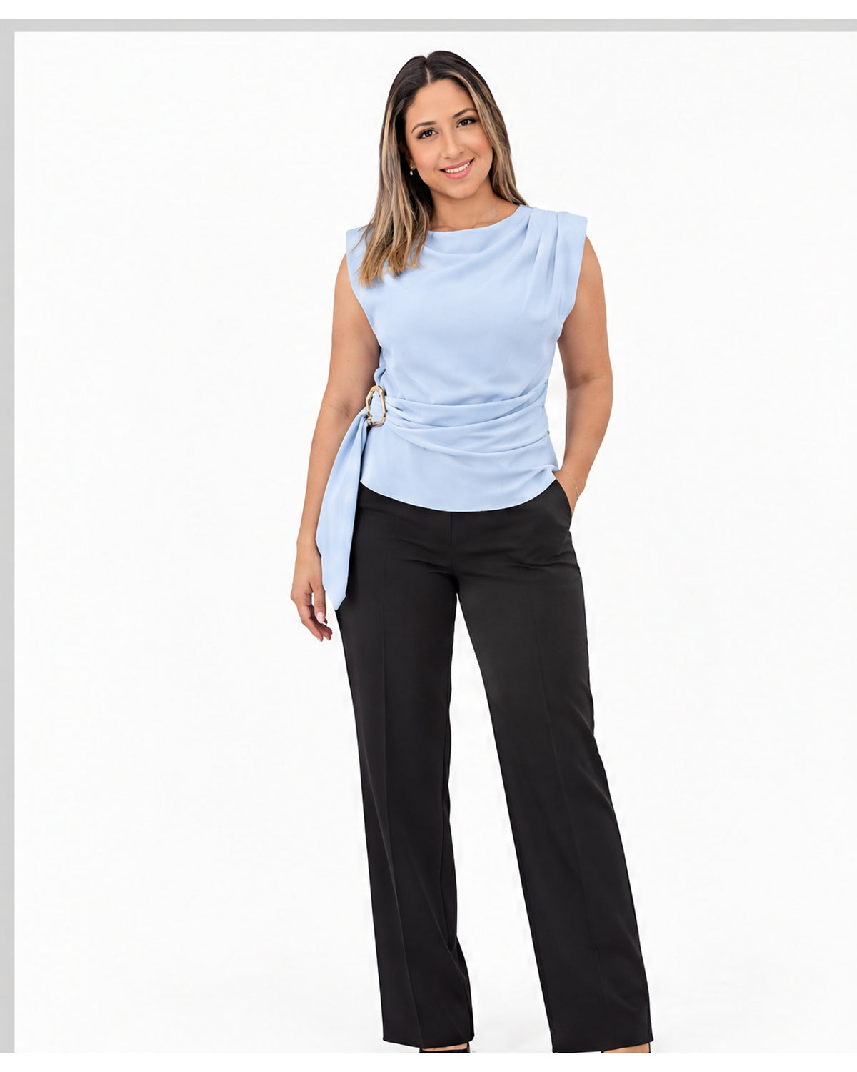 Blusa con hebilla lateral