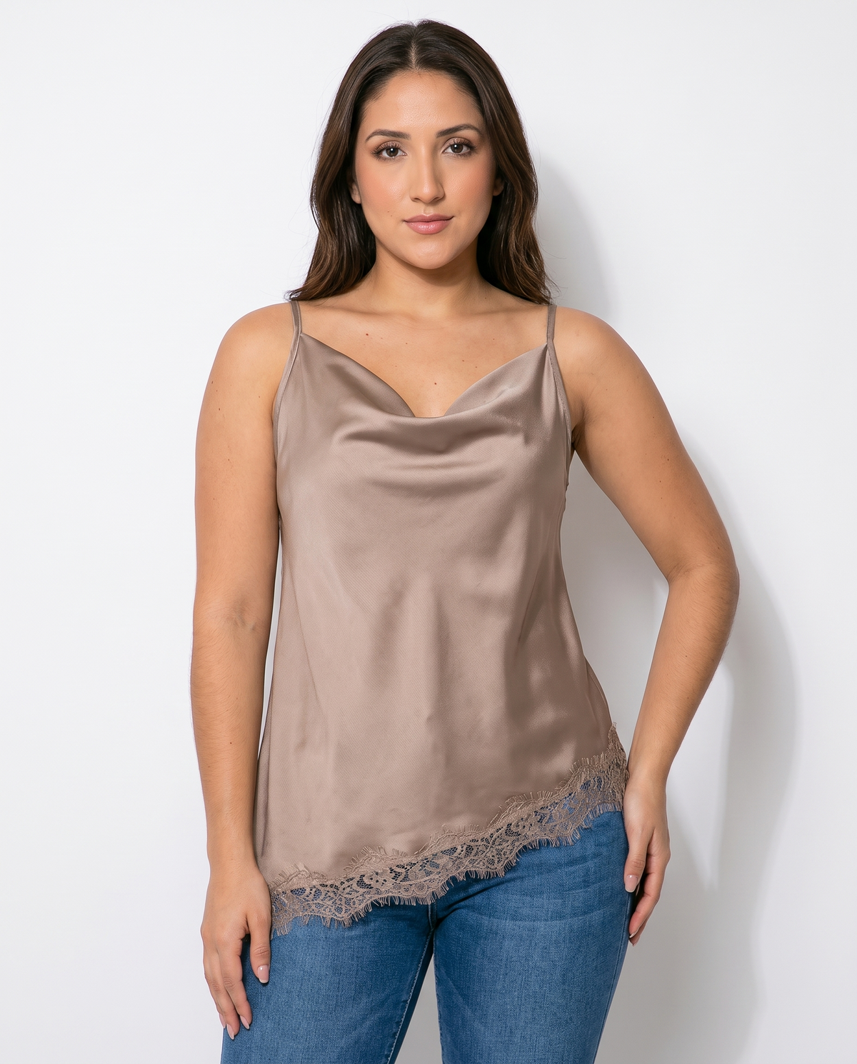 Camisola satinada con encaje beige