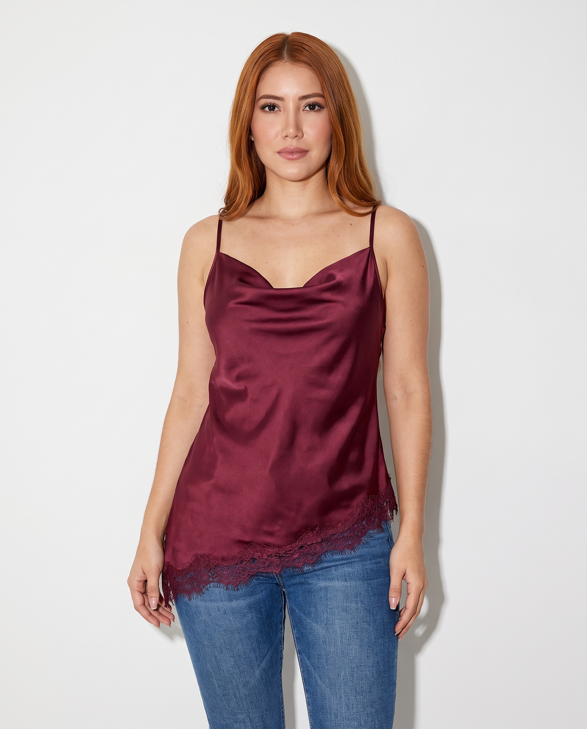 Camisola satinada con encaje vino