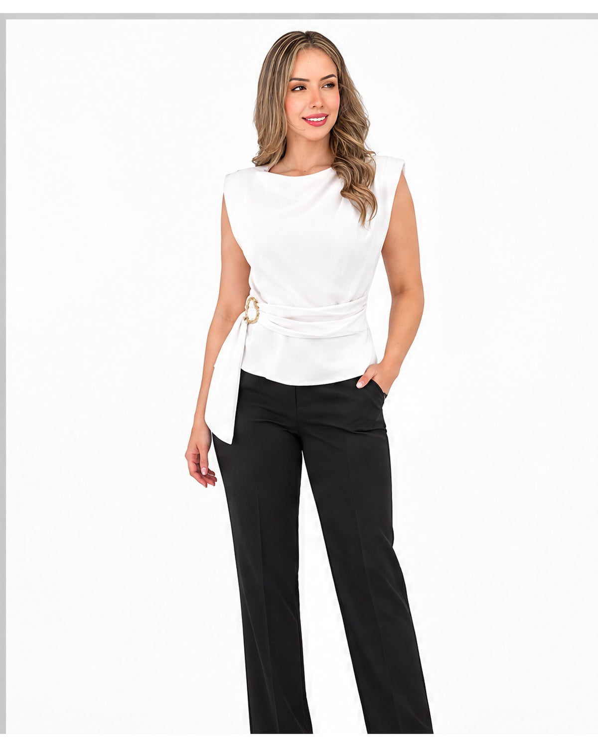 Blusa con hebilla lateral