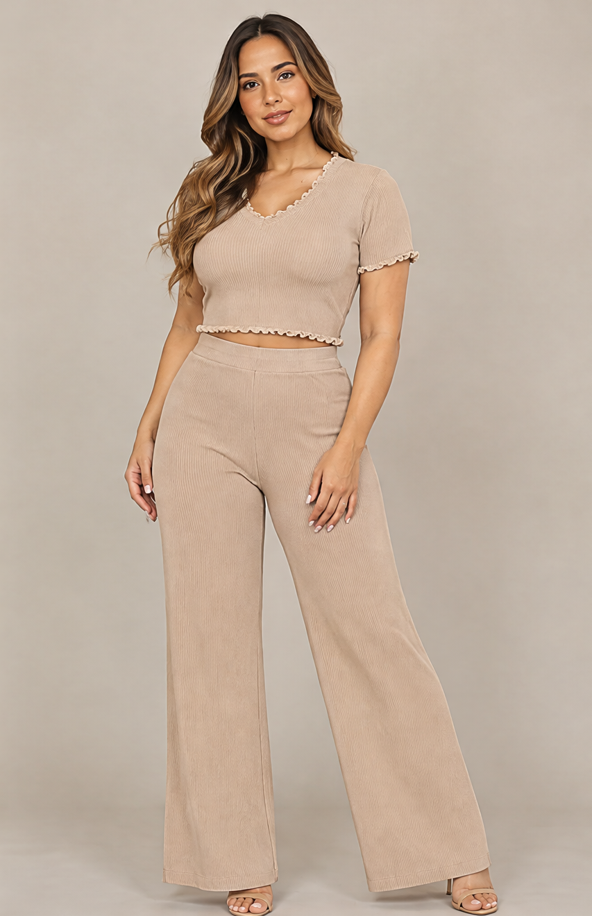WT-3729 Conjunto tejido con vuelos Beige 04 - frente 3/4