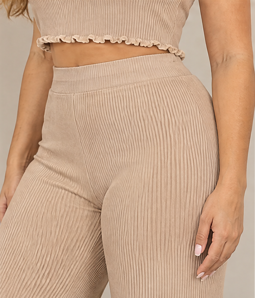 WT-3729 Conjunto tejido con vuelos Beige 06 - cómo estiliza
