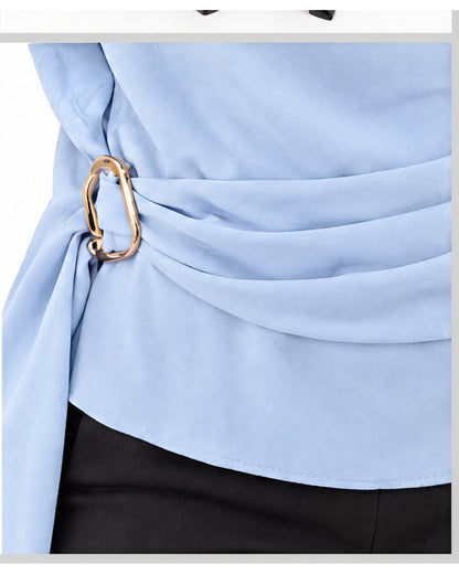 Blusa con hebilla lateral