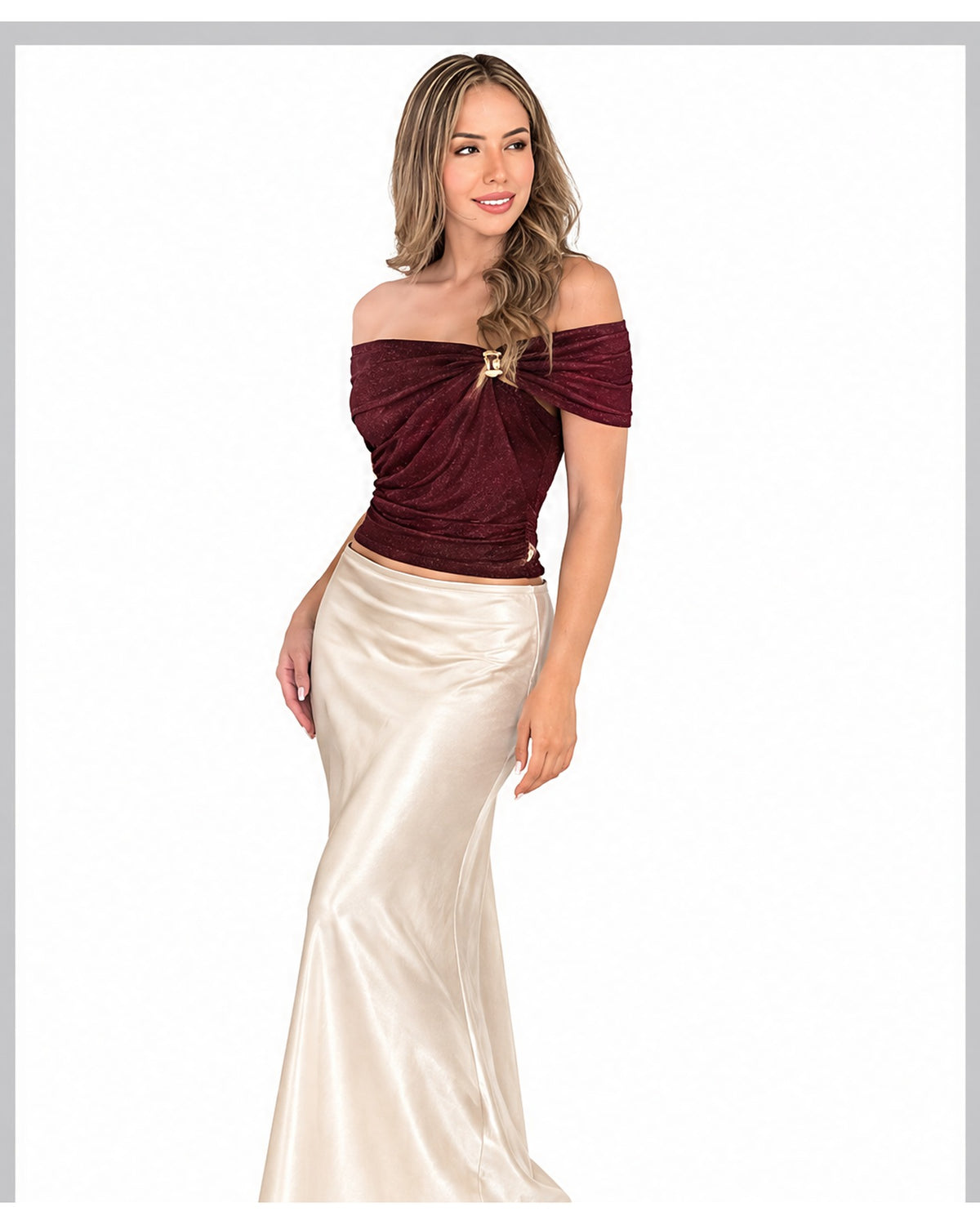 Blusa off-shoulder de brillo con broche